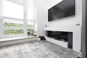 Elegant Flat with Balcony