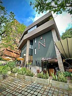 Nomadic Boutique Living and Experience Center