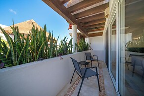 Luxury 1 BR Condo with Pool - Kaan 304