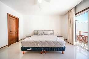 Luxury 1 BR Condo with Pool - Kaan 304