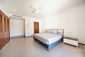 Luxury 1 BR Condo with Pool - Kaan 304