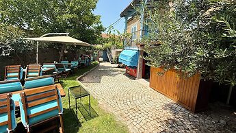 Assos Mia Konaklama ve Restaurant