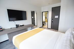 Grand Resort & Residences