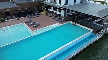 Grand Resort & Residences