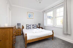 Modern Flat with Free Parking