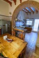 Room-magnolia Loft A Spacious, Authent