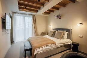 The Pines Bucegi Lodge