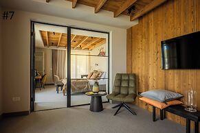 The Pines Bucegi Lodge