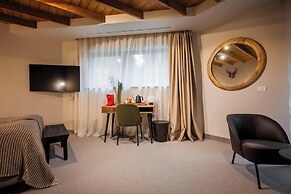 The Pines Bucegi Lodge