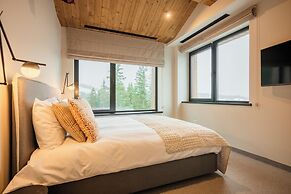 The Pines Bucegi Lodge