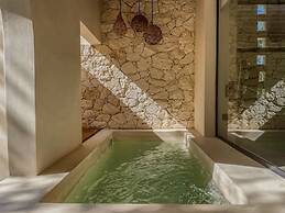 Boutique Condo w Private Pool in La Veleta
