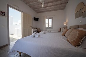 Mykonos Twins