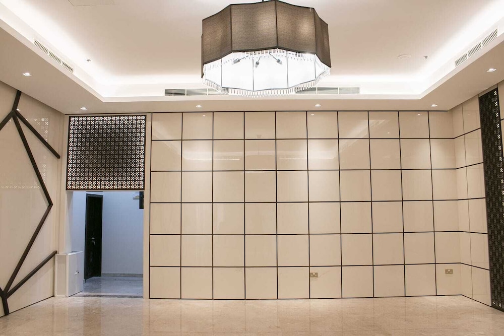 Abraj INN Royal 3