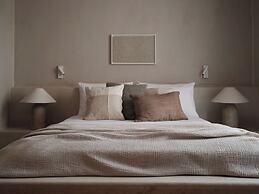Akria Seaside Suites