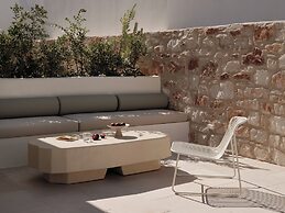 Akria Seaside Suites
