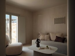 Akria Seaside Suites