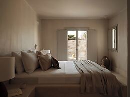 Akria Seaside Suites