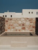Akria Seaside Suites