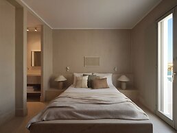 Akria Seaside Suites