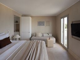 Akria Seaside Suites