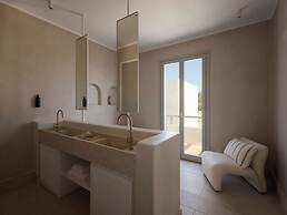 Akria Seaside Suites