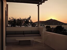 Akria Seaside Suites