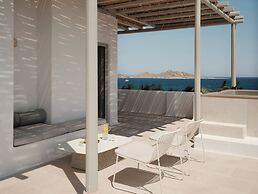Akria Seaside Suites