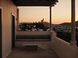 Akria Seaside Suites