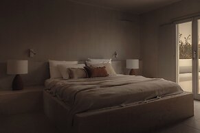 Akria Seaside Suites