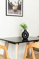 Elysee Apartments 9 B