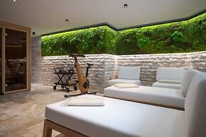 Luxury Chalet With Jacuzzi at Lake Bohinj