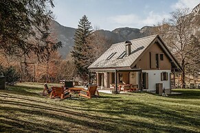 Luxury Chalet With Jacuzzi at Lake Bohinj
