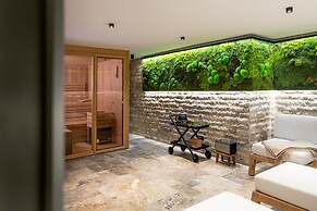 Luxury Chalet With Jacuzzi at Lake Bohinj
