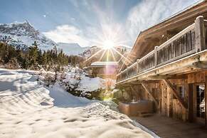 Luxury 3 Bedroom Chalet Jacuzzi Sauna