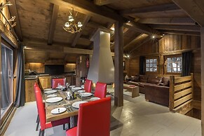 Luxury 3 Bedroom Chalet Jacuzzi Sauna