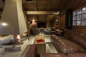 Luxury 3 Bedroom Chalet Jacuzzi Sauna