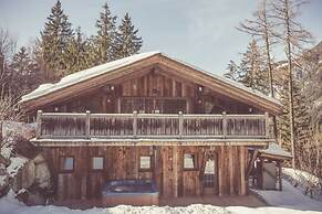 Luxury 3 Bedroom Chalet Jacuzzi Sauna