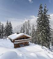 Luxury 3 Bedroom Chalet Jacuzzi Sauna