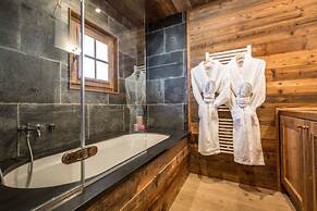 Luxury 3 Bedroom Chalet Jacuzzi Sauna
