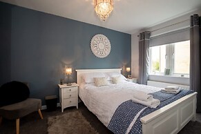 Blue Bridge View - Sleeps 7 With Free Parking