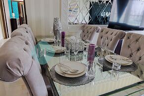 Bloomfields Grandeur 3BR in Wave Tower