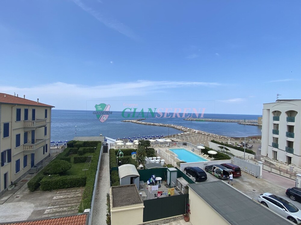 Seafront Building With Private Parking Space-rif Ross2m