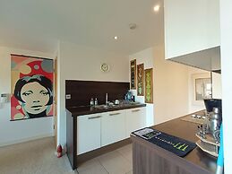 1 Bed Flat - Sleeps 5 - Pets - Garden - Parking