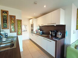 1 Bed Flat - Sleeps 5 - Pets - Garden - Parking