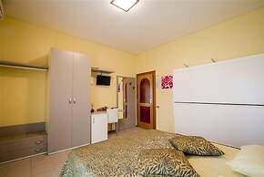 Hotel Deborah