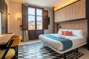 The Central House Granada Elvira Hostel