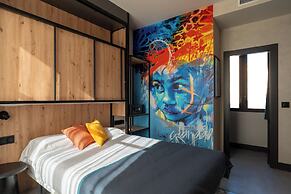The Central House Granada Elvira Hostel