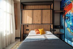 The Central House Granada Elvira Hostel