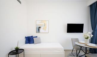 Modern Elegance Studio in Azizi Riviera