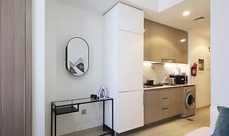 Modern Elegance Studio in Azizi Riviera
